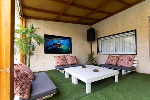 設施, פאטה מורגנה אואזיס - בית נופש פרטי עם בריכה מחוממת in 貝爾謝巴