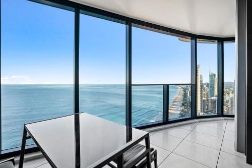 Surfers Paradise New Beachfront 2&3 BED APT