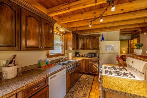 The Hideout near Snowshoe Resort in Walnut, USA