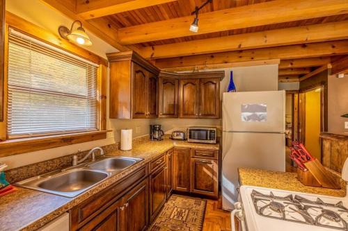 The Hideout near Snowshoe Resort in Walnut, USA
