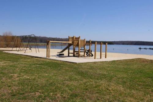 Lake Getaway paddle boards included in Mineral, USA