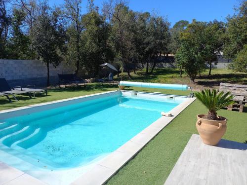 Amazing villa in Rocbaron with private swimming pool - Location, gîte - Rocbaron