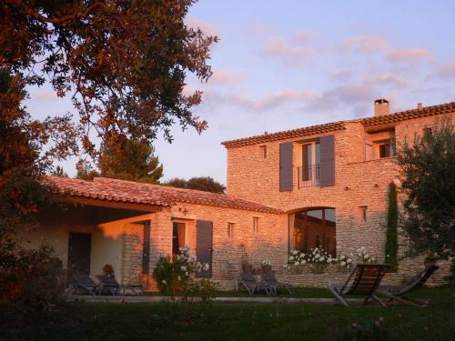 Superb air-conditioned house with heated pool in Gordes - by feelluxuryholydays