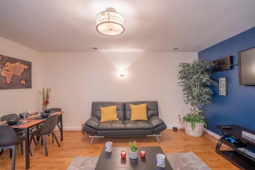 Charming Home Minutes From Nations Capital in Arlington, USA