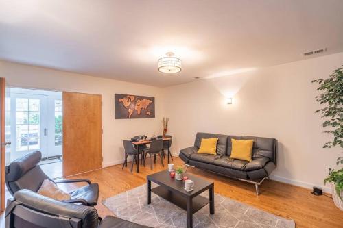 Charming Home Minutes From Nations Capital in Arlington, USA