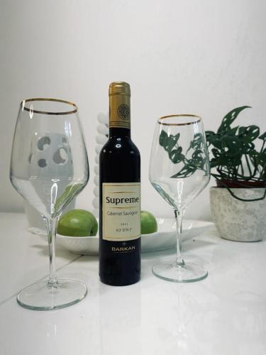 Luxury 3 Rooms Apartament - NearTheSea Bat Yam in Bat Yam