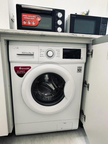 Luxury 3 Rooms Apartament - NearTheSea Bat Yam in Bat Yam