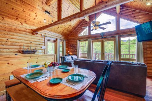 Quiet Gatlinburg Cabin with Lookout Decks and Hot Tub!