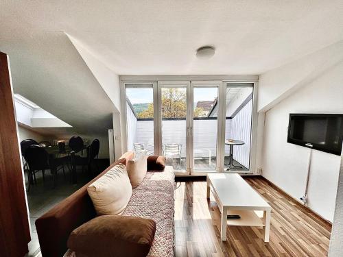 2 bedrooms, 5 beds