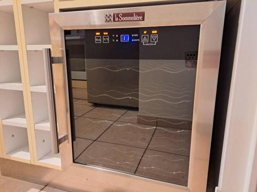 Appartement aux Portes de Paris et 5 minutes du métro (Appartement aux Portes de Paris et 5 minutes du metro) in Charenton-le-Pont