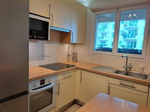 Appartement aux Portes de Paris et 5 minutes du métro (Appartement aux Portes de Paris et 5 minutes du metro) in Charenton-le-Pont