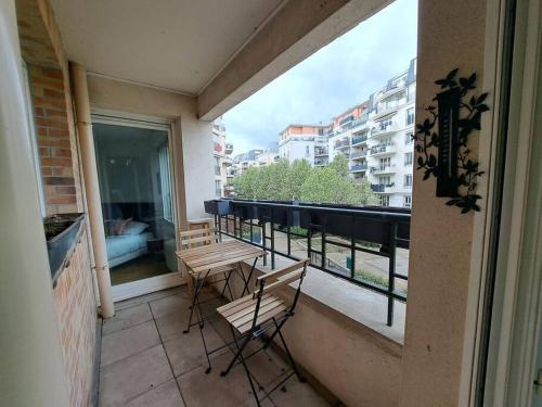 Appartement aux Portes de Paris et 5 minutes du métro (Appartement aux Portes de Paris et 5 minutes du metro) in Charenton-le-Pont