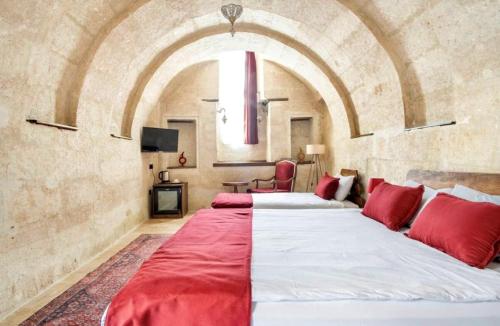 1 king bed, 2 twin beds