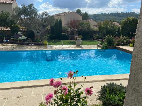 Maison de charme avec piscine en provence
