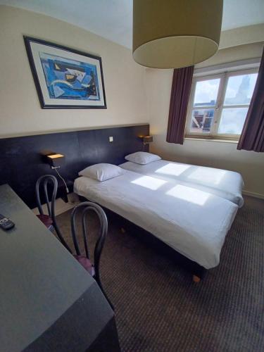 Standard Double or Twin Room image 6