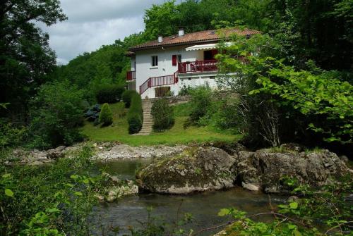 Maison de charme Nature et Rivière au pays basque - Accommodation - Esterençuby