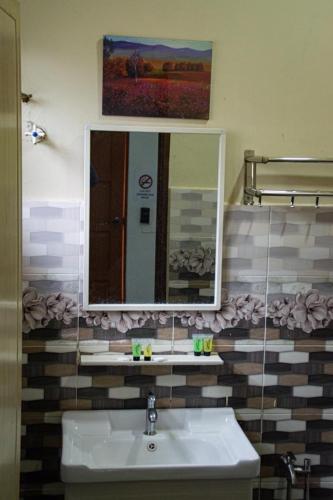 Bathroom, SAMMY HOOMESTAY in Falim