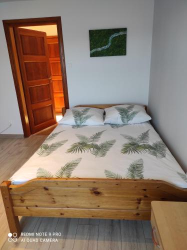 1 double bed, 1 twin bed
