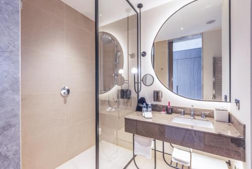 room detail thumbnail 2