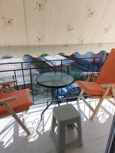 陽台/露台, Theos Apartment in 卡納拉基