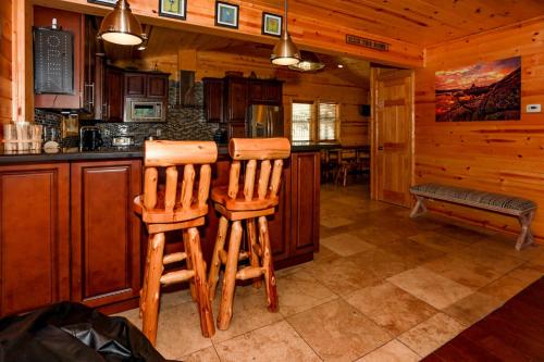 Circle Views by Big Bear Vacations Walk To Lake Boulder Bay Chalet detail