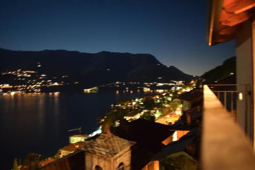 Romantic home with beautiful view lake of Como and Villa Oleandra