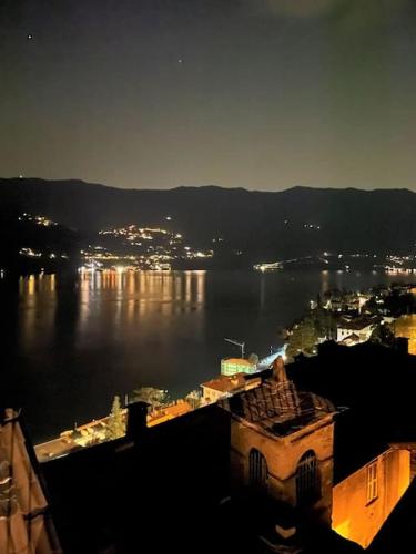 Romantic home with beautiful view lake of Como and Villa Oleandra