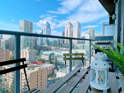 2BR condo in downtown, w/ view+parking