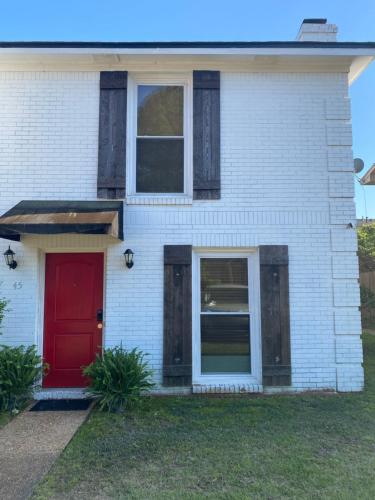 Red Door North Jackson-Ridgeland Vacation Home