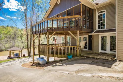 6br 3ba Lake Front Home
