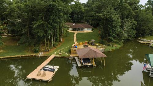 Abigails Lake Haven in Jacksons Gap, USA