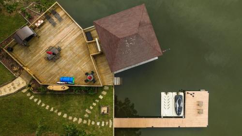 Abigails Lake Haven in Jacksons Gap, USA