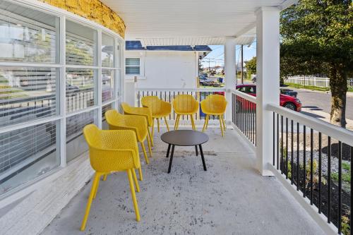 Stylishly Renovated 5-Bedroom Home in AC - Perfect for Groups and Families in Atlantic City, USA