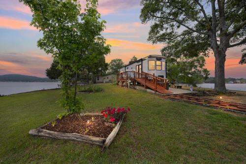 B&B Ohatchee - Lakeside Retreat on Neely Henry Lake villa - Bed and Breakfast Ohatchee
