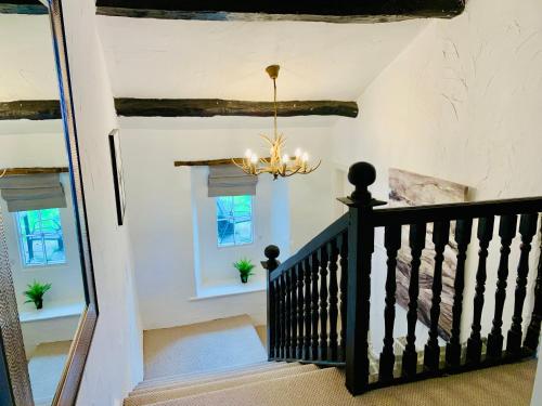 Quirky Cottage, Cosy Grade II listed 2 bed apartment Troutbeck Bridge in Troutbeck Bridge