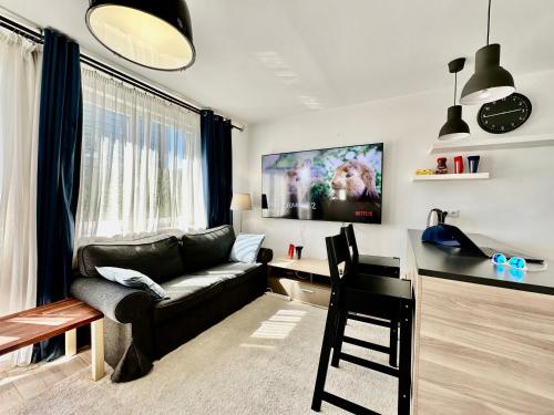 NEON 2 - fast WiFi 70’TV Netflix HBO Max AppleTV+, Varsovie