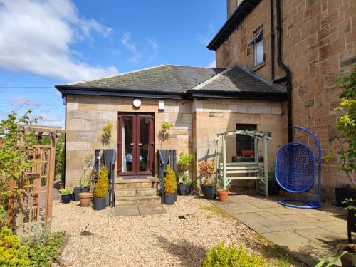 Beautiful self contained apartment with garden, Glasgow