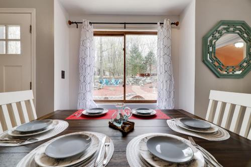 Premier Cozy Cabin - Free Amenities & Comm Indoor Pools thumb 2