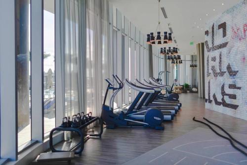 Fantastic Hyde Condo 2/2 Top Amenities Front beach in Hollywood, USA