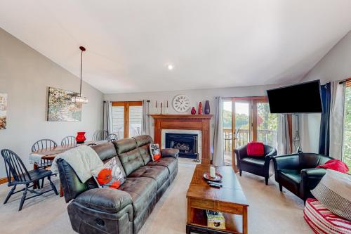 Lake Living Luxury in Lake Lure, USA