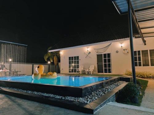 บ้านพูลโต พูลวิลล่า ที่พักบางเสร่ - สัตหีบ - Pattaya