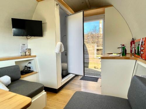 Armadilla 1 at Lee Wick Farm Cottages & Glamping, Clacton-on-Sea (photo 9)