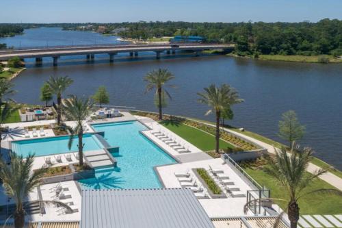 Luxury Living Lakeside - Atrium View - Apartment - The Woodlands