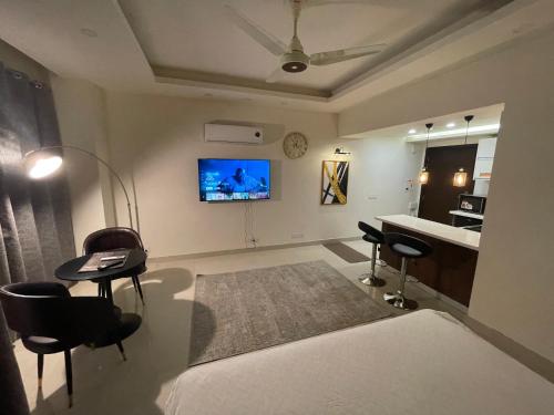 Elysium Skyline Studios-Luxury Stay with Hill views - image 14