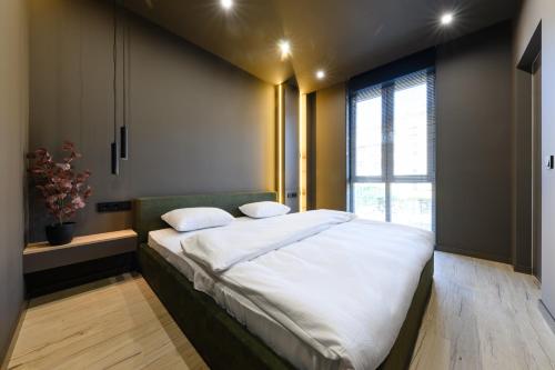1 queen bed, 1 sofa bed