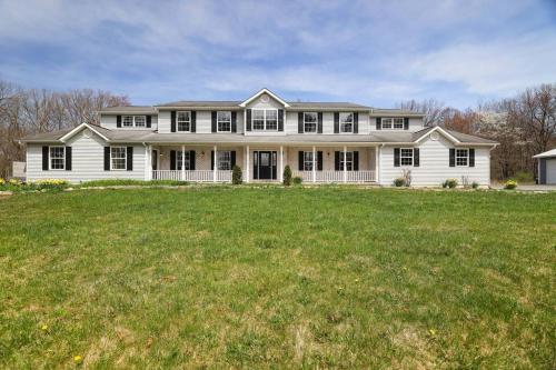 Luxe Lrg Pocono House for 18 Hot Tub/Gameroom/Pool