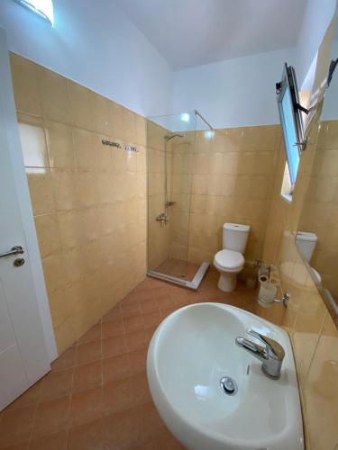 Hotel Fron – Saranda, OR
