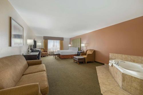 Best Western Plus Country Inn & Suites - image 9