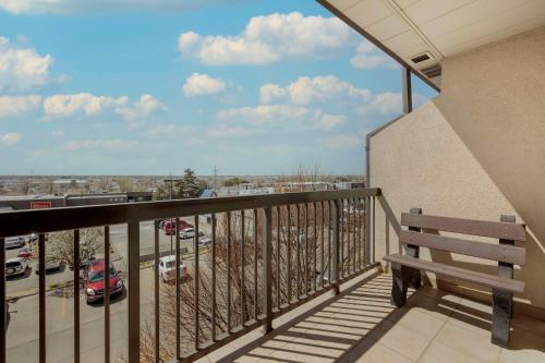 Best Western Plus Country Inn & Suites - image 2