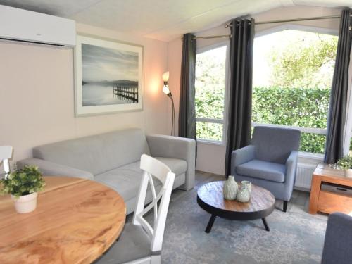 Cozy chalet for 5p with garden in a lovely area near Goedereede in Goedereede